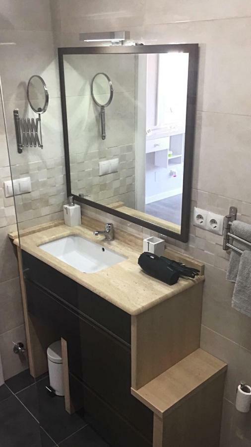 Isabel Manoja Apartment ตอร์เรโมลิโนส ภายนอก รูปภาพ